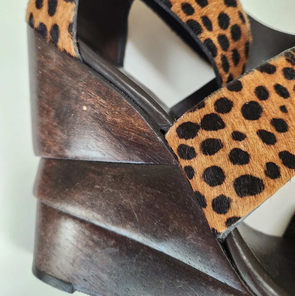 Diane Von Furstenberg Designer Mobwife Animal Print Wedge Heel size 8